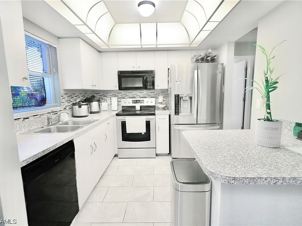 1st image of 122 SE 7th St
