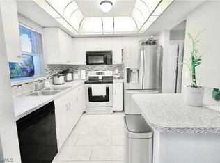 122 SE 7th St, Cape Coral, FL 33990