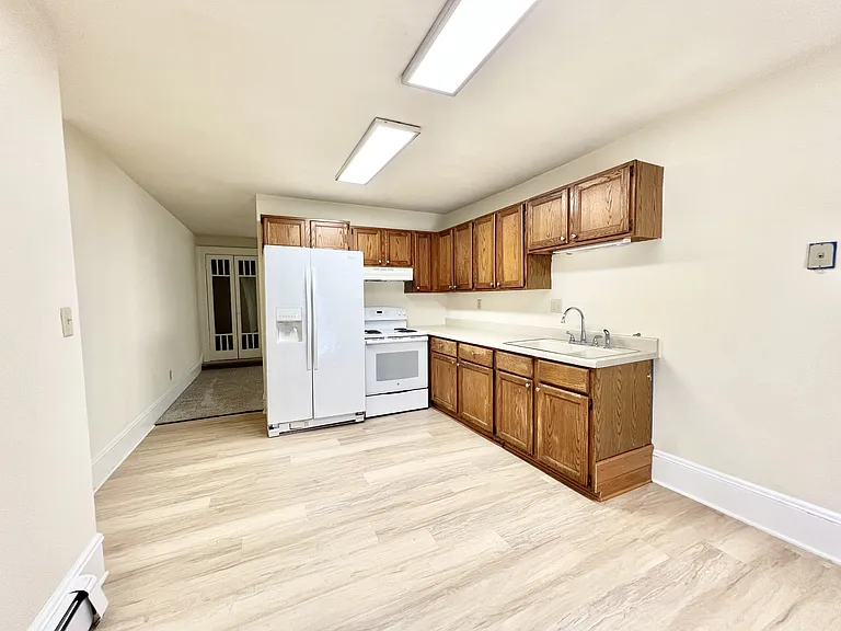 521 E Court St #4 — Photo 2