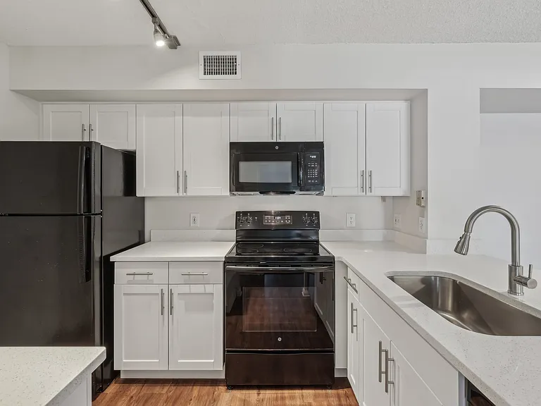 Coquina Cove Apartments — Photo 33