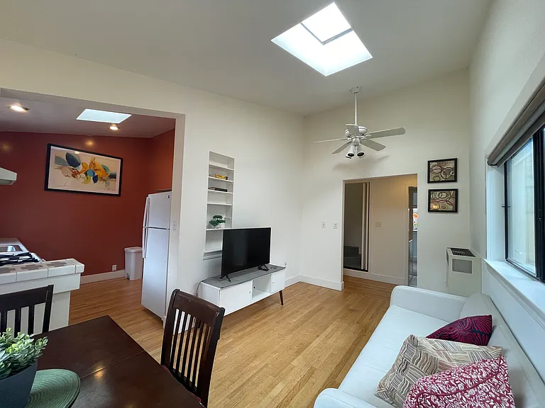 921 Aileen St — Photo 6
