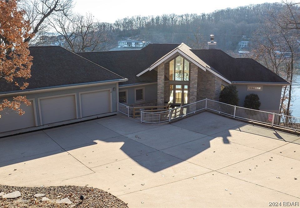 1st image of 334 Crown Point Dr