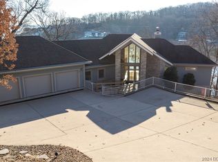 334 Crown Point Dr, Lake Ozark, MO 65049