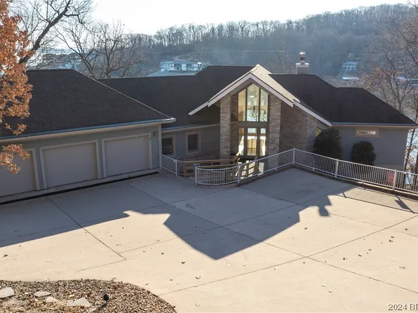 334 Crown Point Dr, Lake Ozark, MO 65049