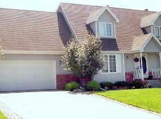 7221 Twin Oaks Rd, Lincoln, NE 68516