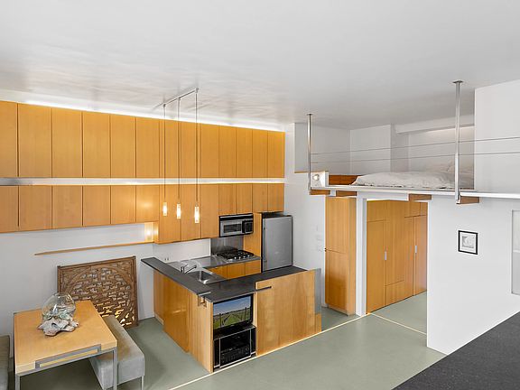 4th image of 100 W 72nd St APT 4A