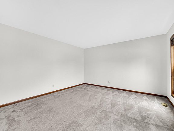 5th image of 3804 Oak Grove Dr