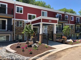 180 County Road B2 E APT 32, Little Canada, MN 55117