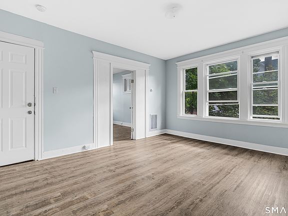 3rd image of 350 Spring St