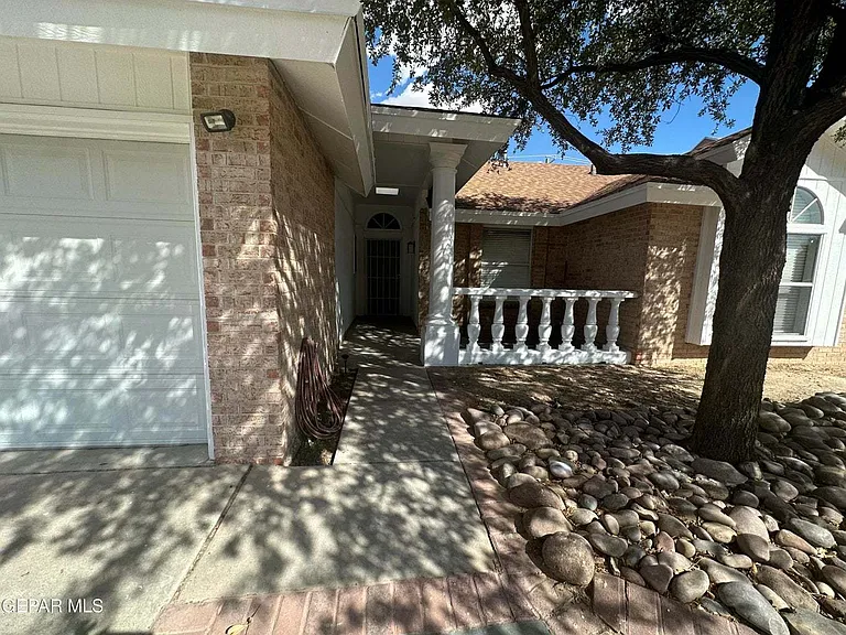 408 Hadley Pl — Photo 13