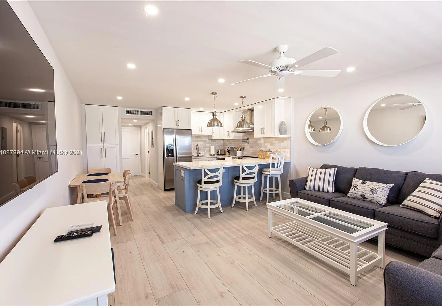 Mainsail Condo — Photo 1