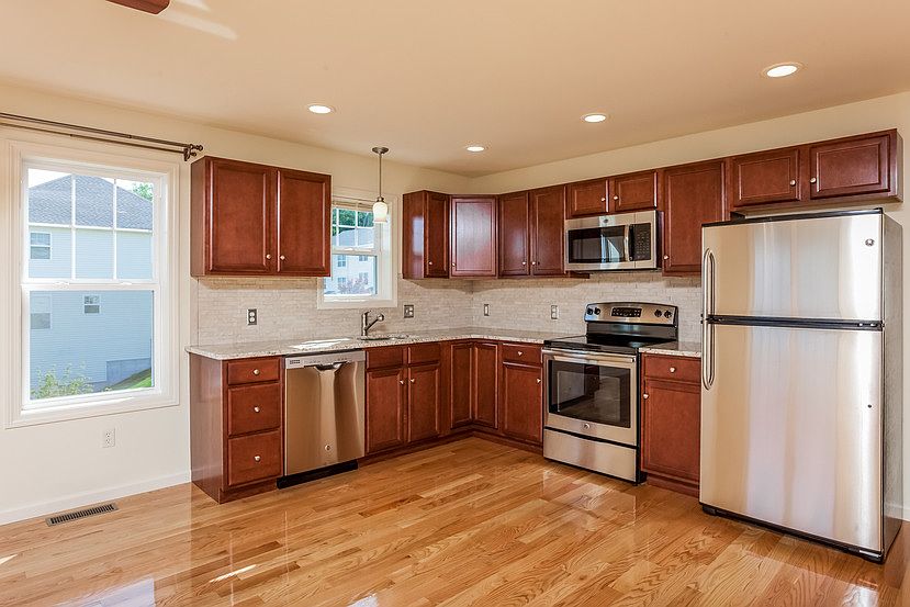 Maple wood cabinets, granite countertops and stainless steel appliances.