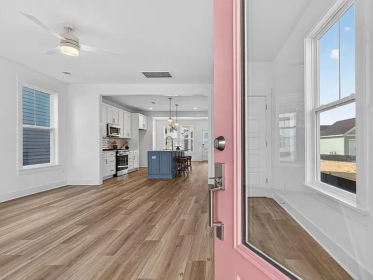3 bed, 1584 sqft, $2,700 — Photo 3