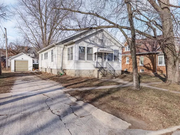 415 N Locust St, Pontiac, IL 61764