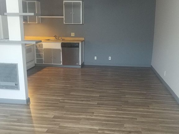 3rd image of 410 Auburn Way APT 18