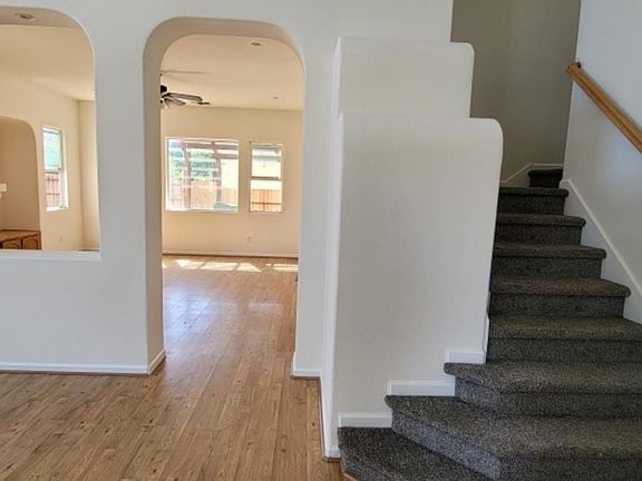 2nd image of 450 Sparrow Dr