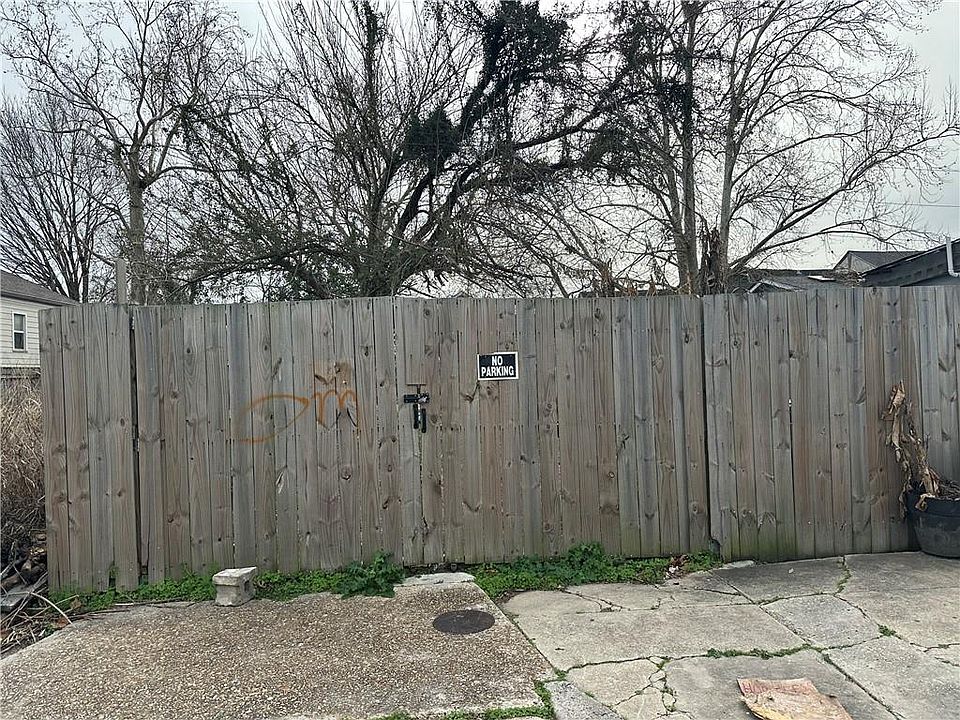 2nd image of 2618 Thalia St
