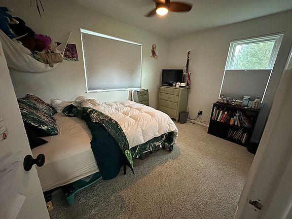 3rd image of 398 Cypress St