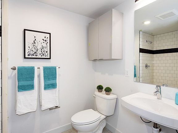 4th image of 6921 Roosevelt Way NE #117
