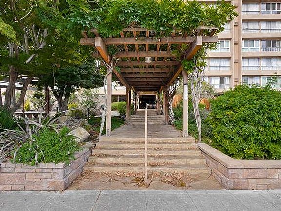2nd image of 1700 Civic Center Dr APT 611