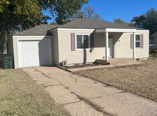 302 W 24th Ave, Hutchinson, KS 67502