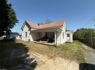 2912 W English Rd, High Point, NC 27262