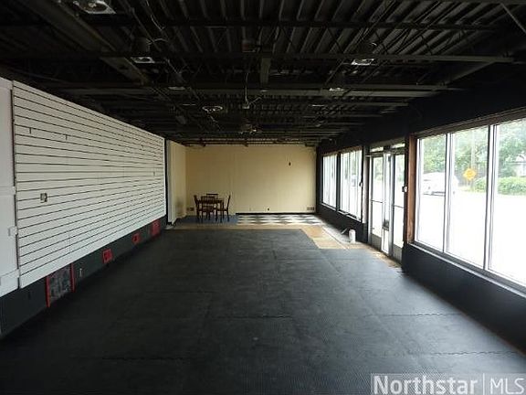 4th image of 514 Lowry Ave NE