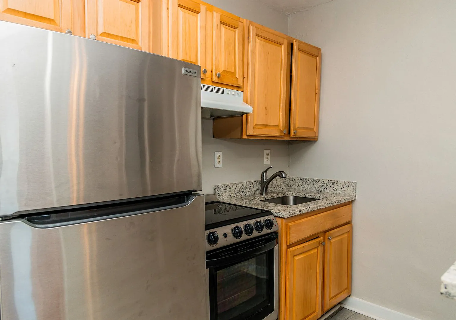2010 Rosewood Ave — Photo 1