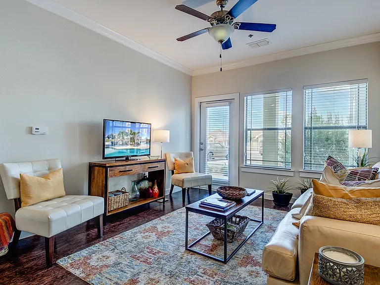 La Contessa Apartments — Photo 25