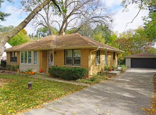 2640 N 111th St, Wauwatosa, WI 53226