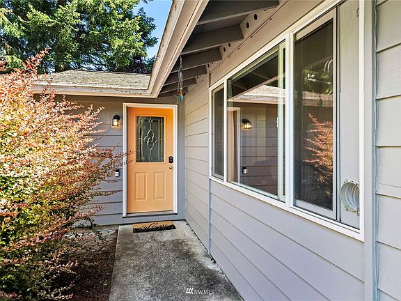 5th image of 9624 Woods Pl