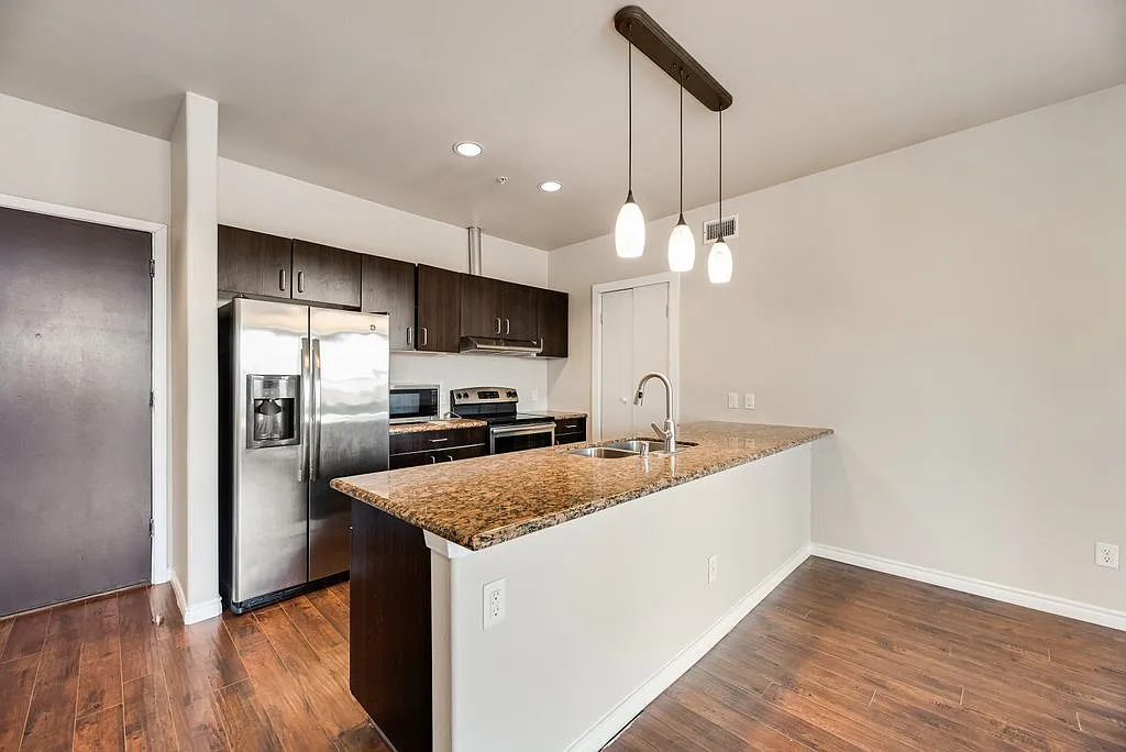 2 bed, 1300 sqft, $1,899 — Photo 3