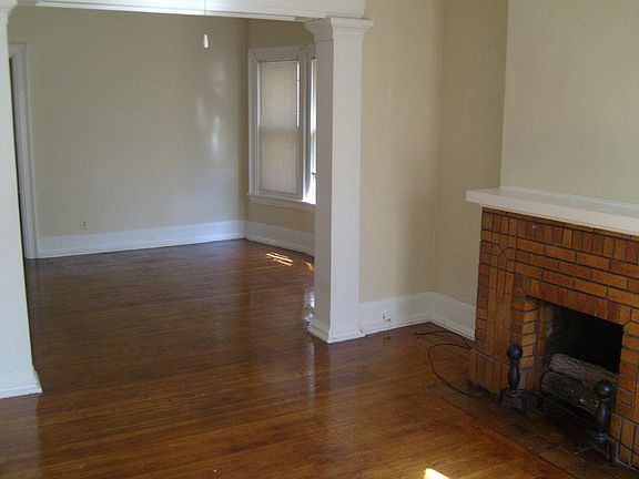 2nd image of 409 Richmond Ave