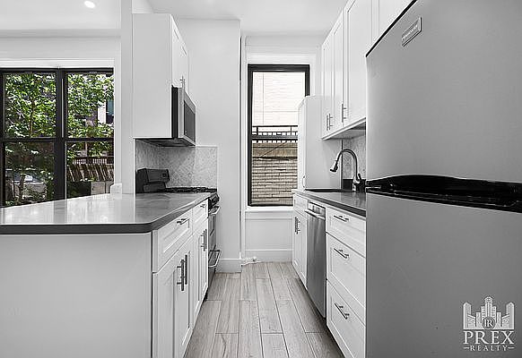 1st image of 304 E 77th St APT 3