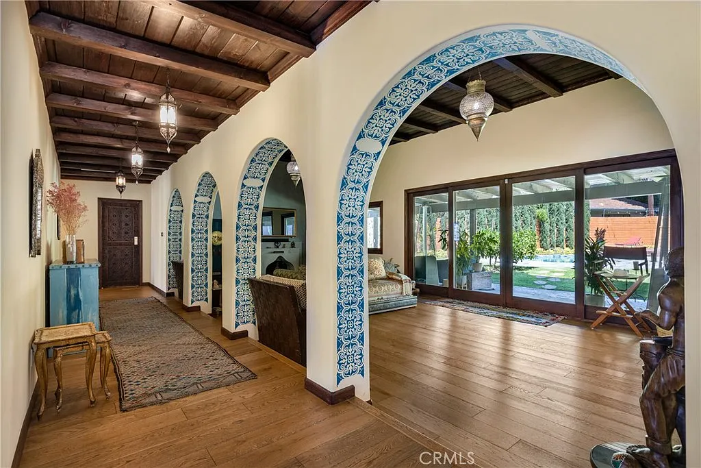 4 bed, 4000 sqft, $13,995 — Photo 3