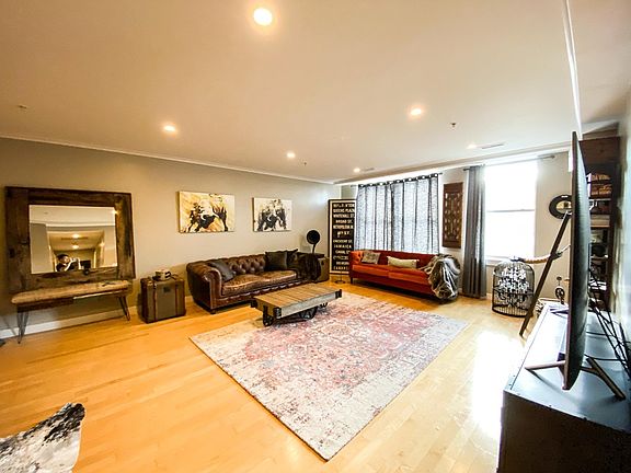 5th image of 323 Boylston St Unit 201