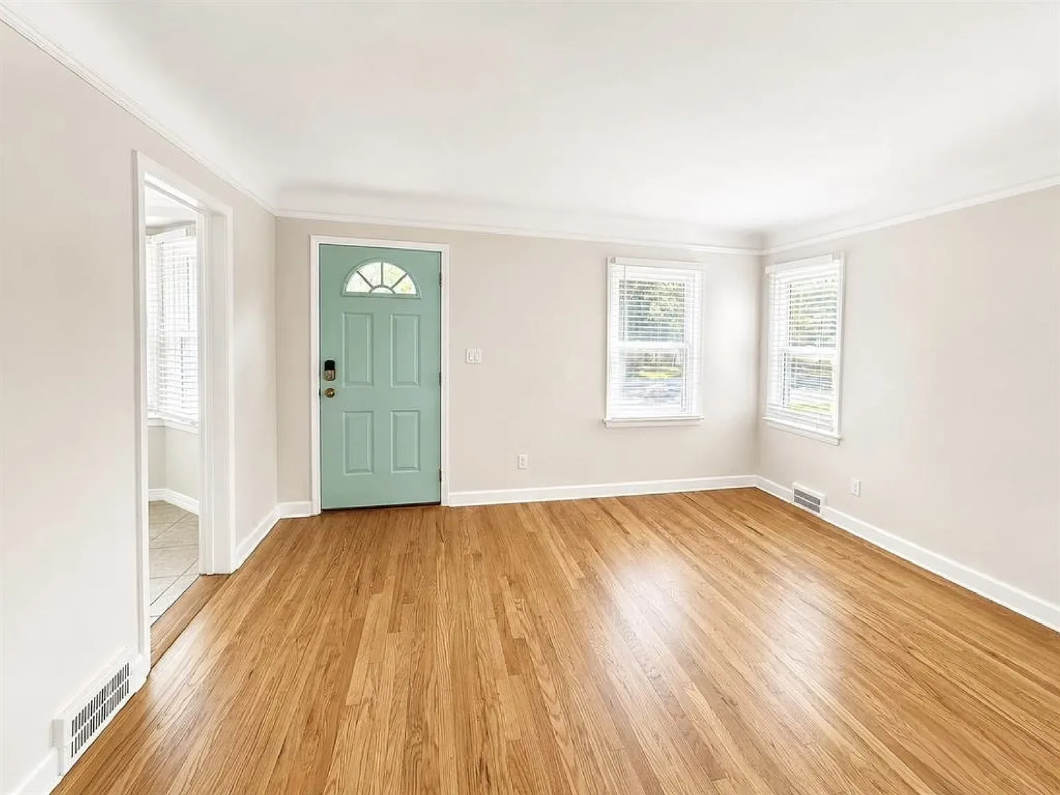 3 bed, 1091 sqft, $1,800 — Photo 2