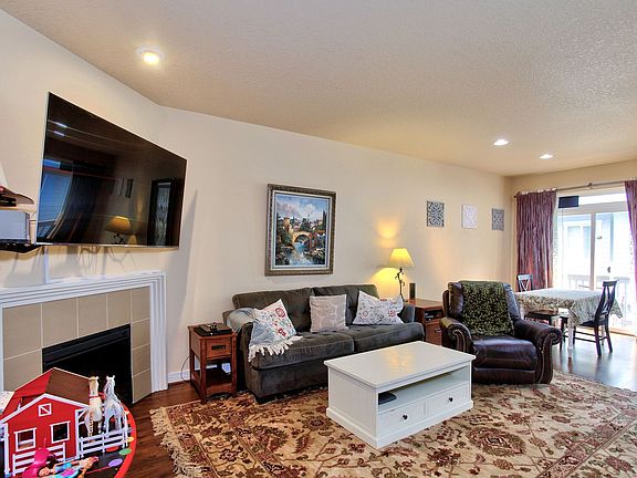 4th image of 3123 NE Weeping Willow Way