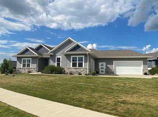 6114 Sanden Rd NE, Cedar Rapids, IA 52411