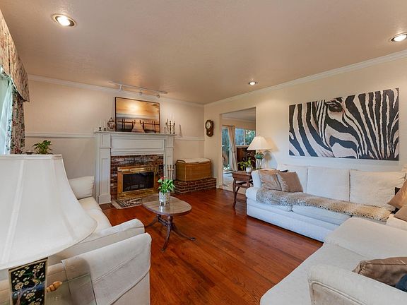 4th image of 232 S Orchard Avenue