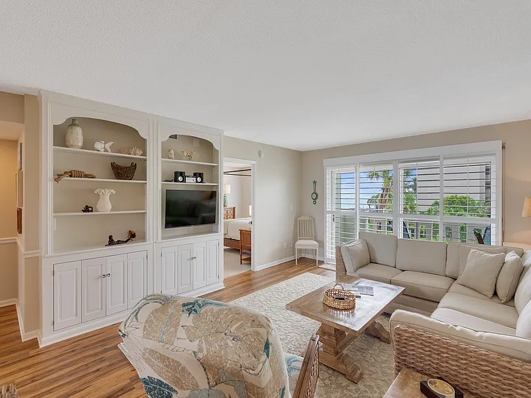 4049 Ocean Dr #204 — Photo 8