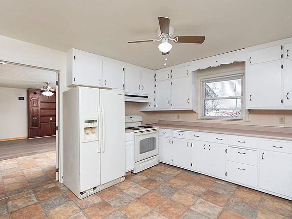 4th image of 14 Hughes Ln