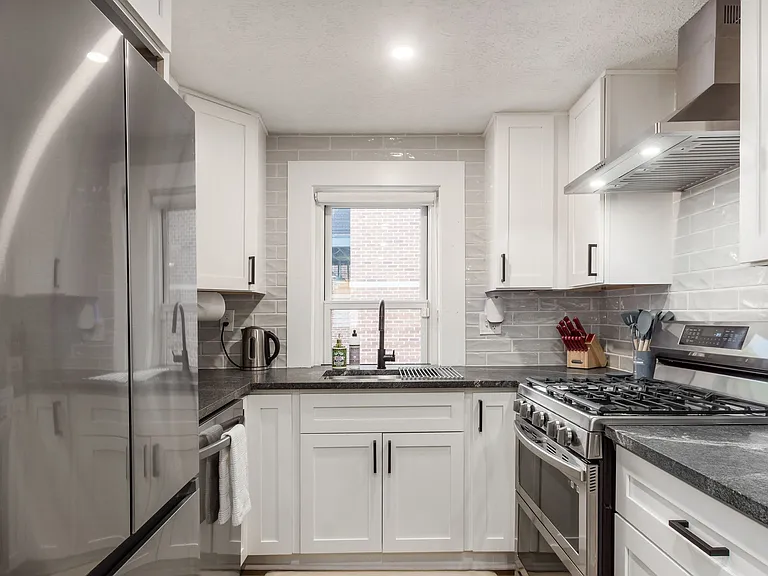 853 Summit St — Photo 7