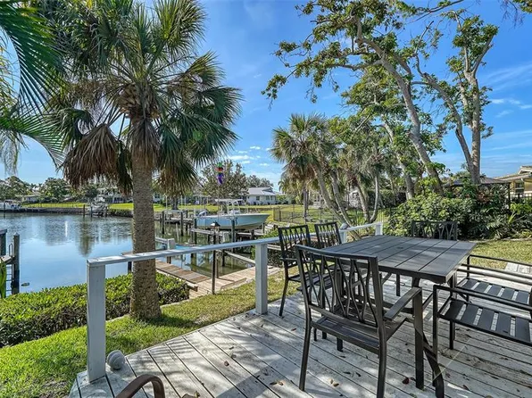 1718 Caribbean Dr, Sarasota, FL 34231