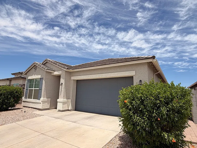 15628 W Smoketree Dr — Photo 2
