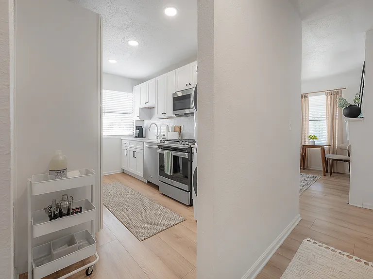 317 W Curtis St — Photo 11