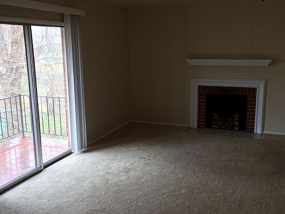 2nd image of 1721 Beacon St APT 12