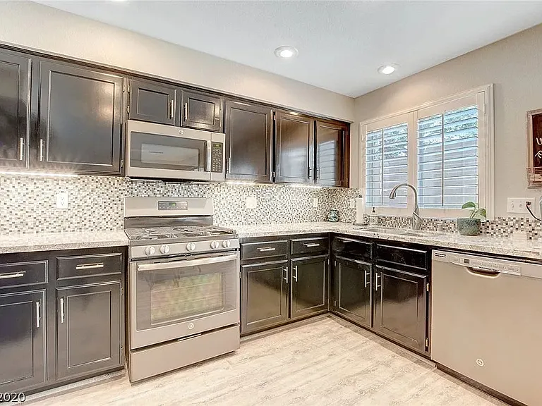 1941 Verbania Dr — Photo 13