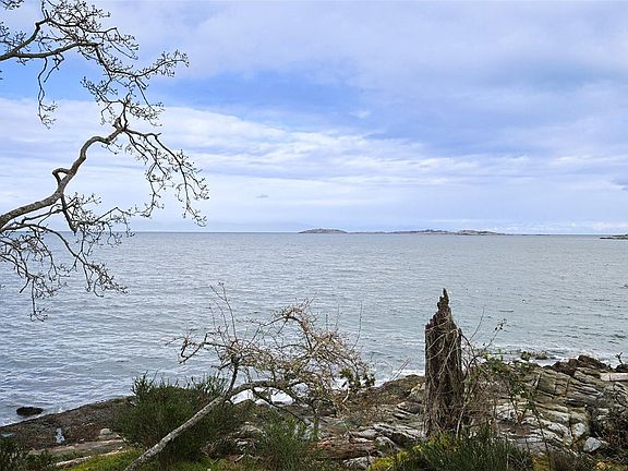 4th image of 3610 Outrigger Rd