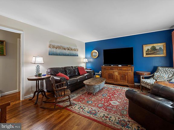 5th image of 387 E Pall Mall St